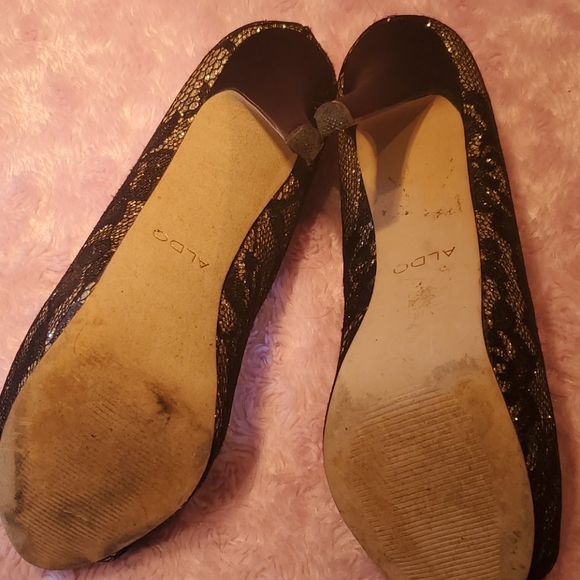 High heeled black and gold open toe shoes - Picture 4 of 4